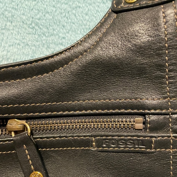 FOSSIL authentic leather crossbody - Picture 7 of 8